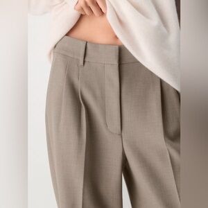 Aritzia The Effortless Pant™ - (Re)ssential Elegant Tan Wide Leg Trousers Sz 0